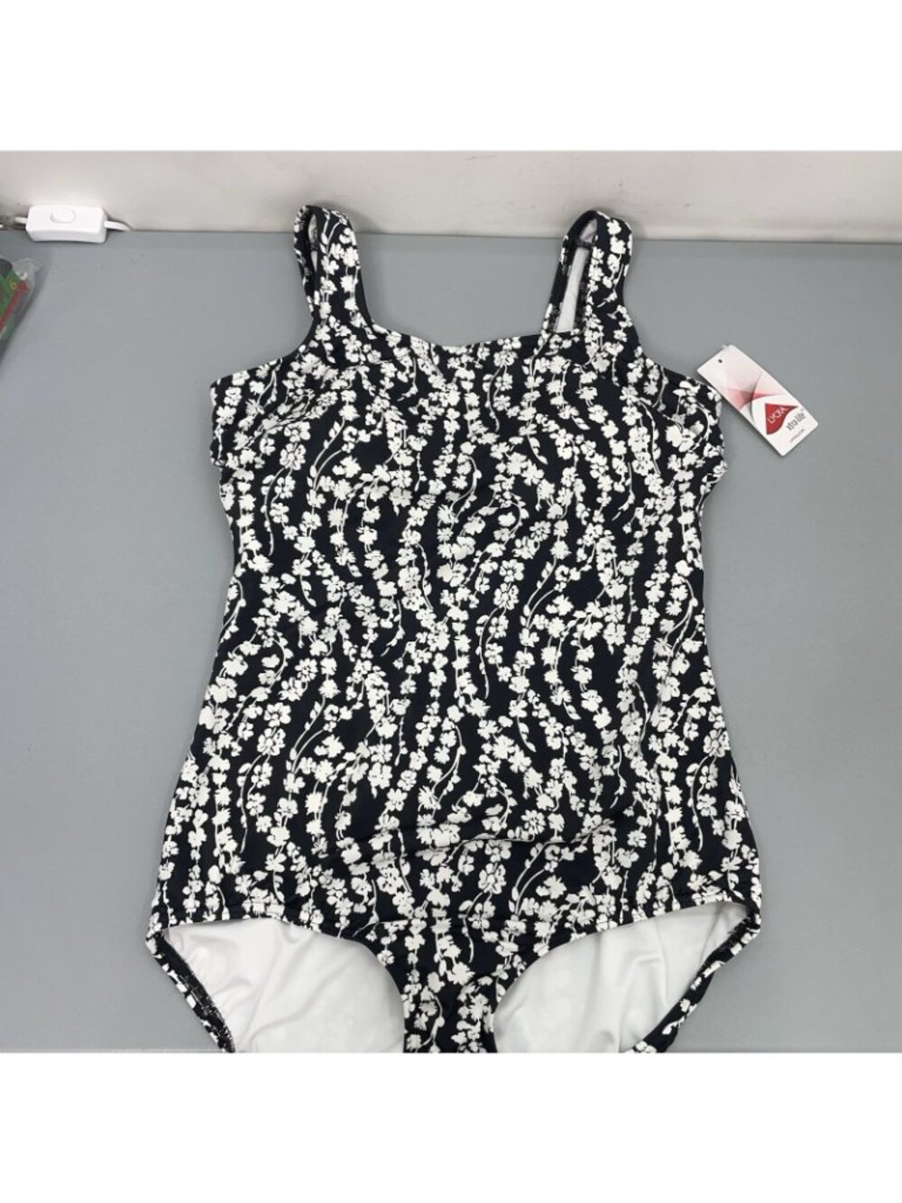 Lands End Mastectomy Tugless Low Leg One Piece Swimsuit Black White Floral 12 - Picture 3 of 10